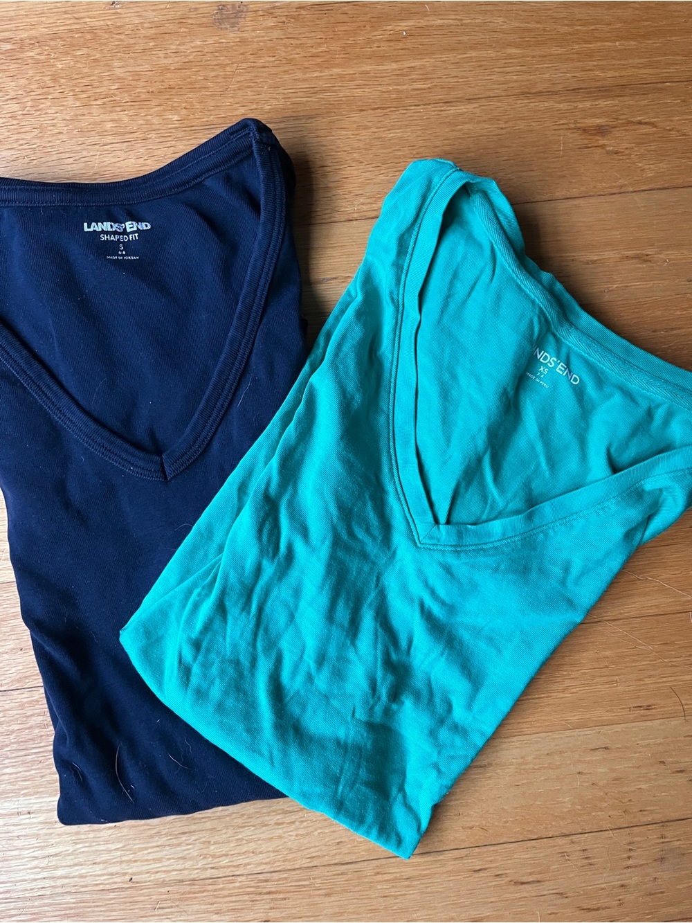 2 Lands' End V-Neck Shaped Fit Tee shirts green navy